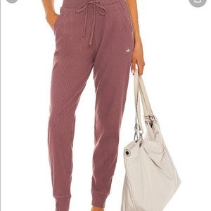 Alo Yoga Muse Sweatpant